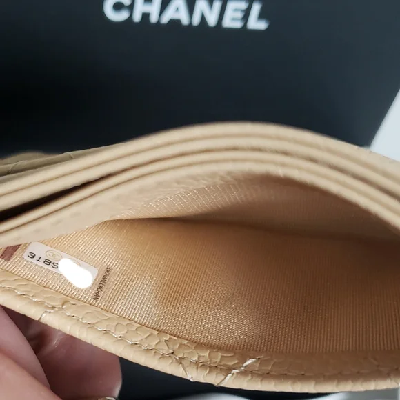 Chanel Beige Clair Classic Cardholder - Picture 14 of 14